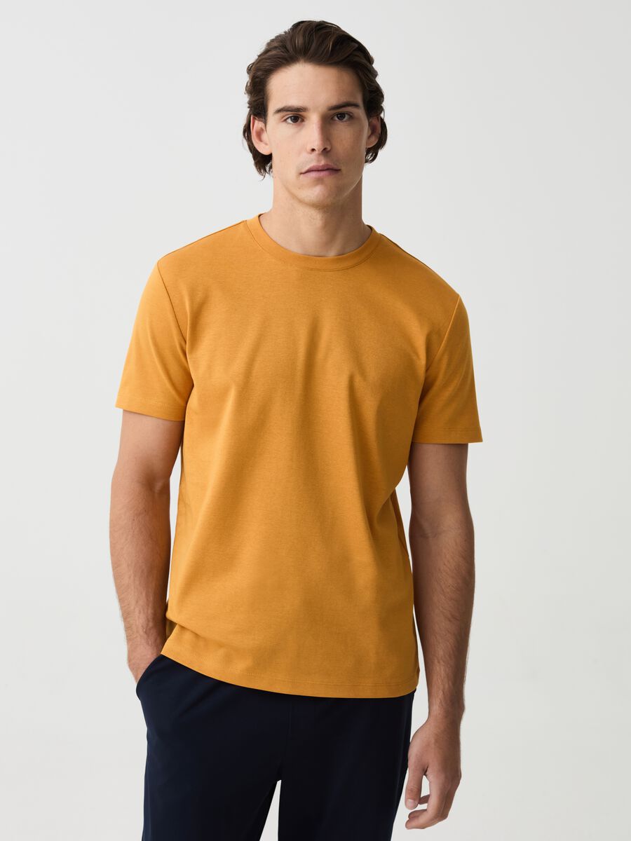 Camiseta cuello redondo regular fit_0