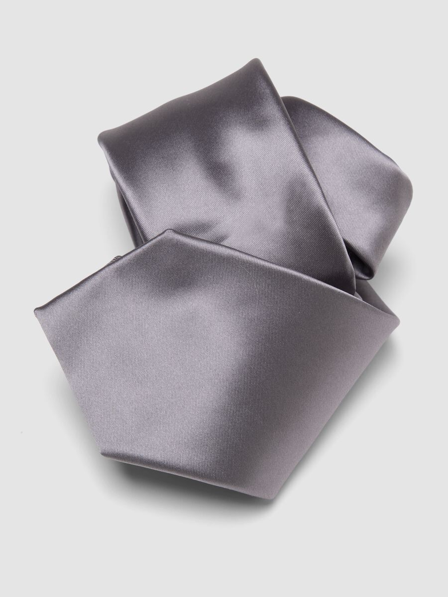 Corbata gris con pala de 7,5 cm en tejido brillante_1