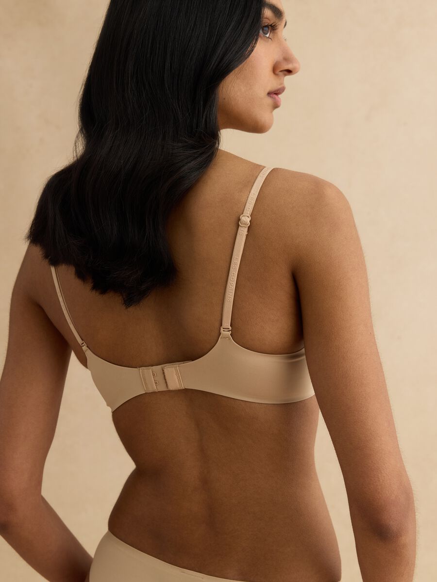 &Mu;&pi;&epsilon;&zeta; &sigma;&omicron;&upsilon;&tau;&iota;έ&nu; &pi;&lambda;ή&rho;&omicron;&upsilon;&sigmaf; &kappa;ά&lambda;&upsilon;&psi;&eta;&sigmaf; &mu;&epsilon; &epsilon;&pi;&epsilon;&nu;&delta;&upsilon;&mu;έ&nu;&alpha; &kappa;ύ&pi;&epsilon;&lambda;&lambda;&alpha;_3