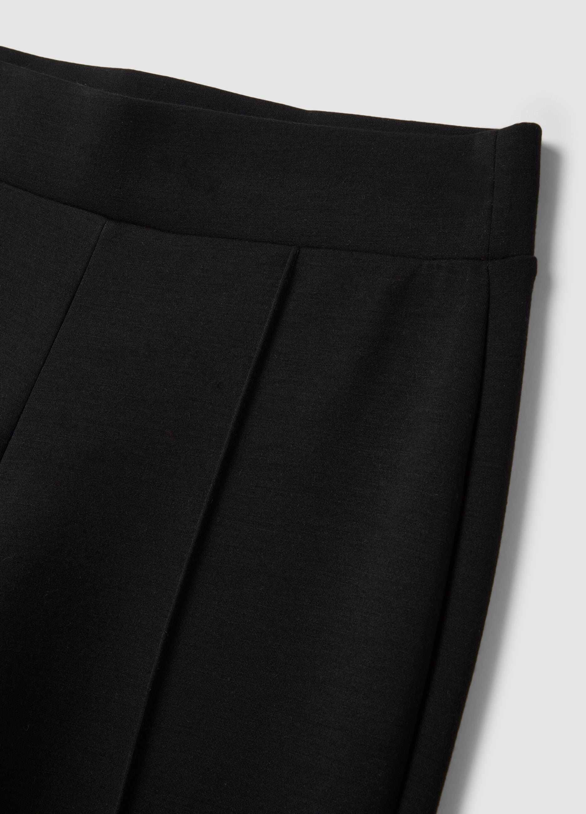 Pantaloni neri flare in modal elasticizzato