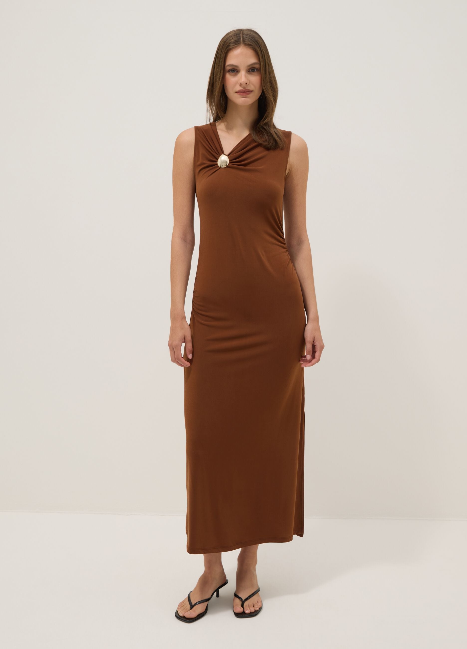 Brown sleeveless midi dress in stretch fabric