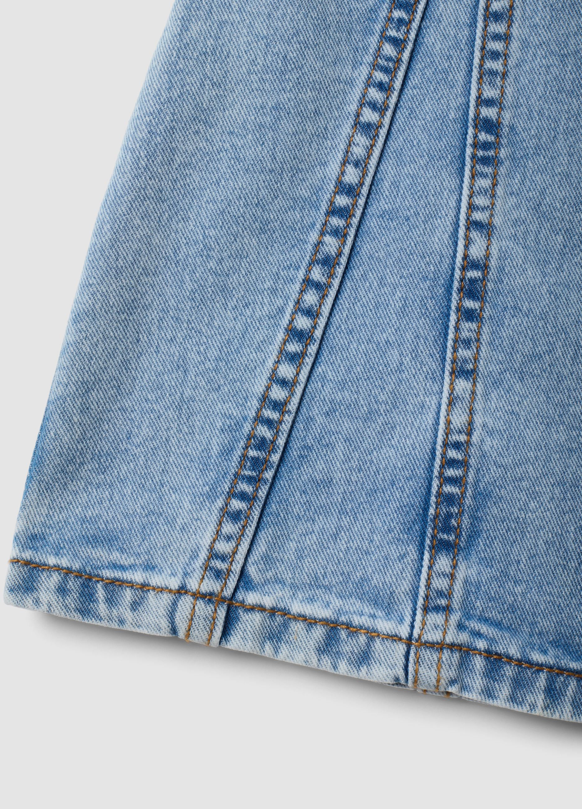 Hellblauer Jeansrock aus reiner Baumwolle mit passendem G&uuml;rtel f&uuml;r M&auml;dchen