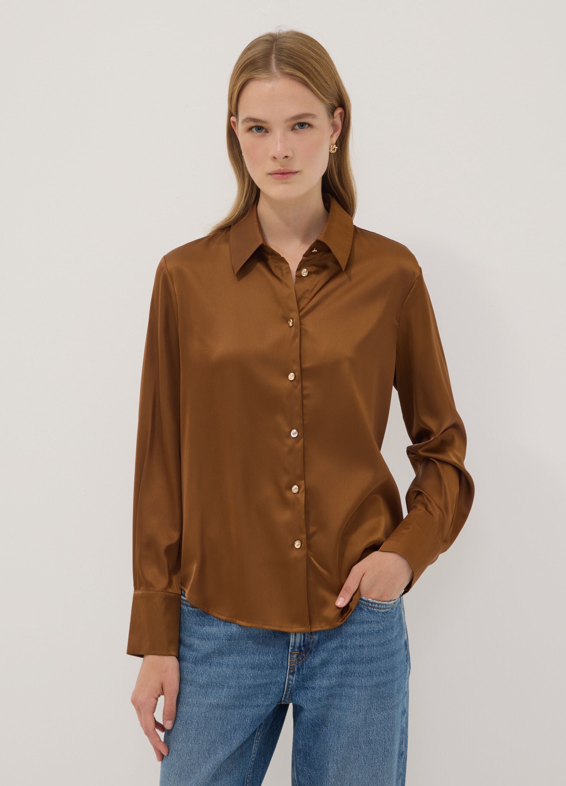 Brown stretch-fabric shirt with classic collar