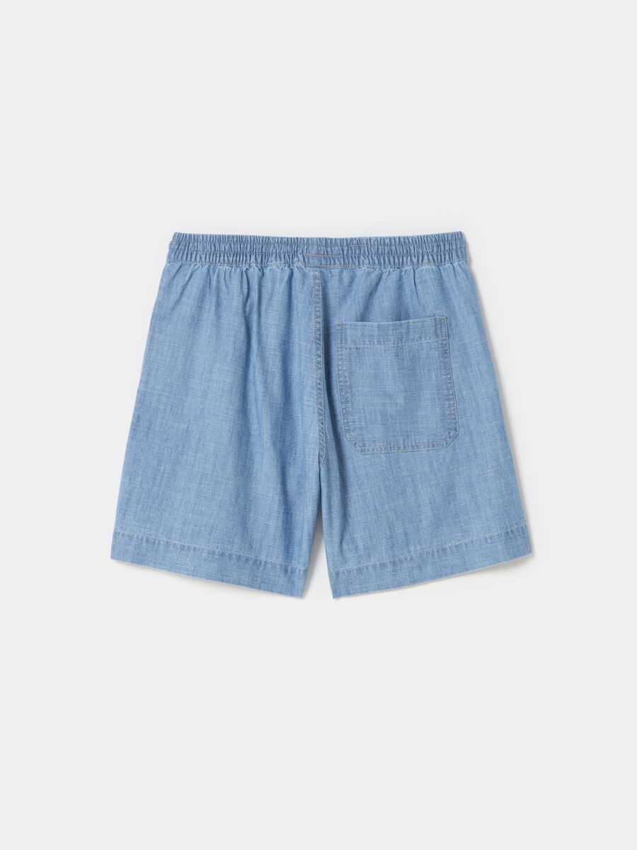 Fluid denim shorts with pockets_4