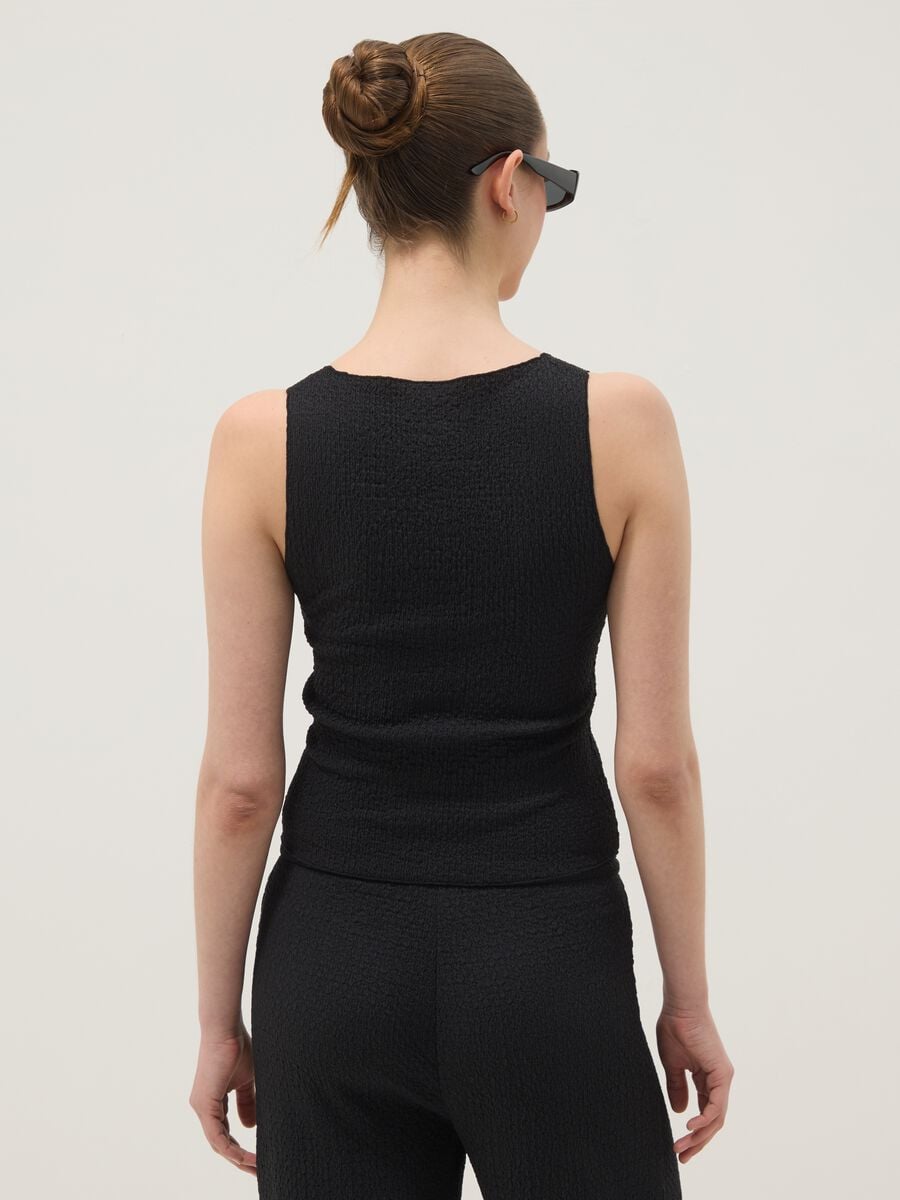 Black stretch tank top with crinkled texture_4