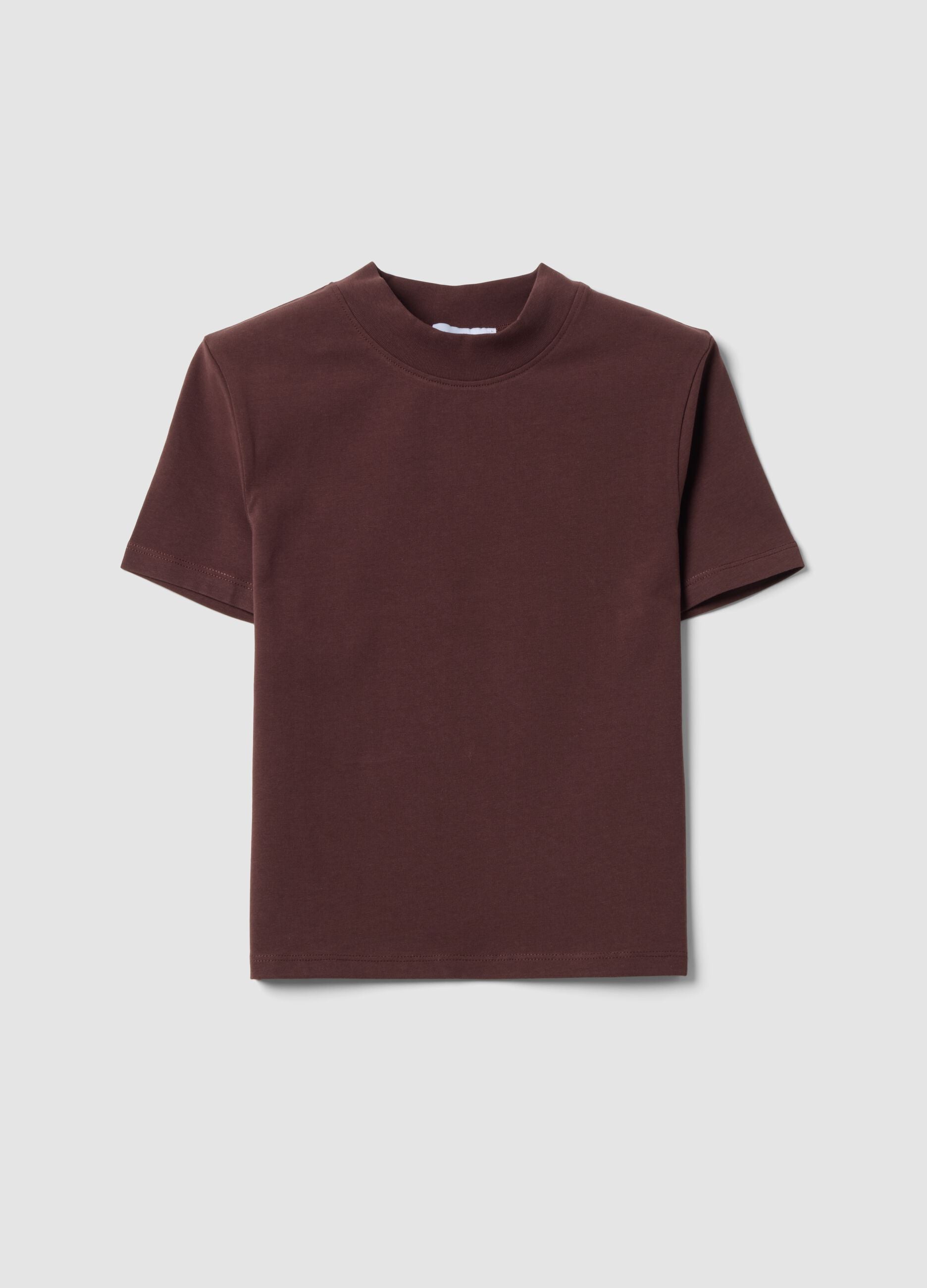 T-shirt castanha ajustada em algod&atilde;o el&aacute;stico com gola alta