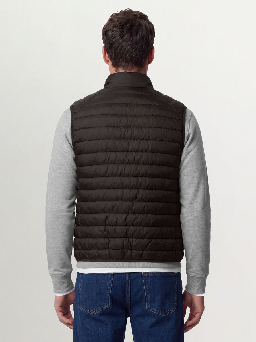Chaleco Ultralight marr&oacute;n acolchado con cremallera_3