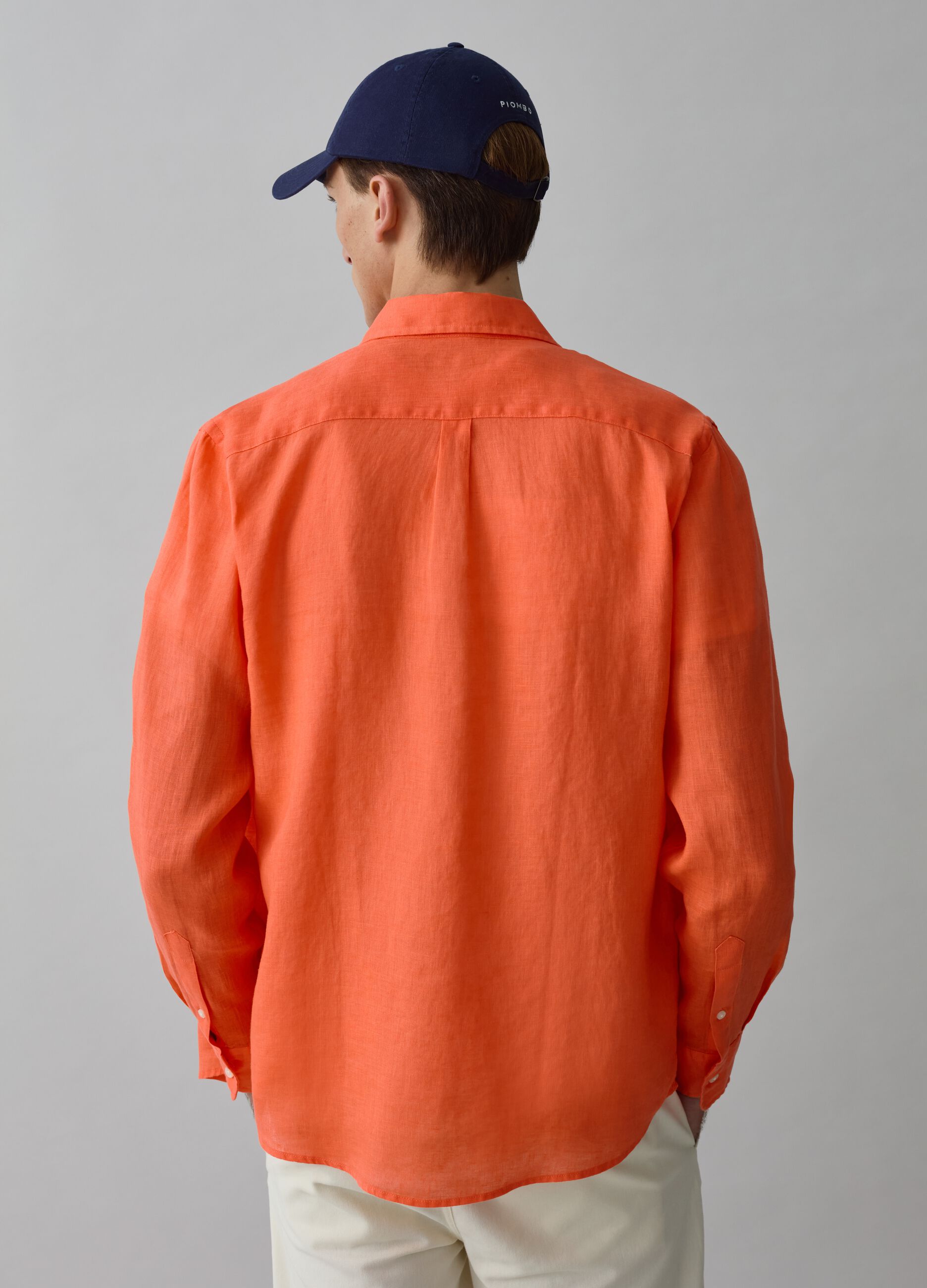 Camicia regular fit in lino button-down