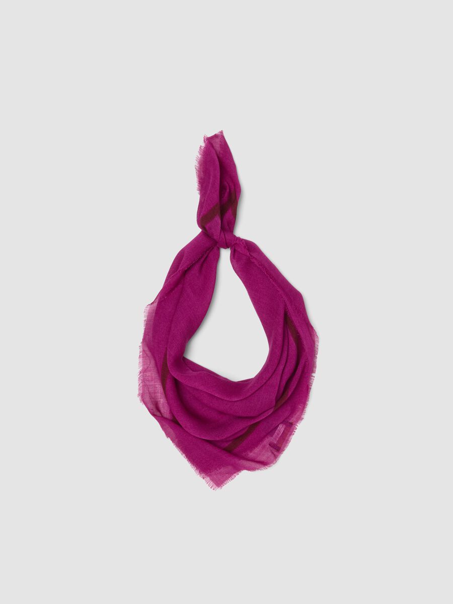 Pink scarf in a viscose and wool blend_0