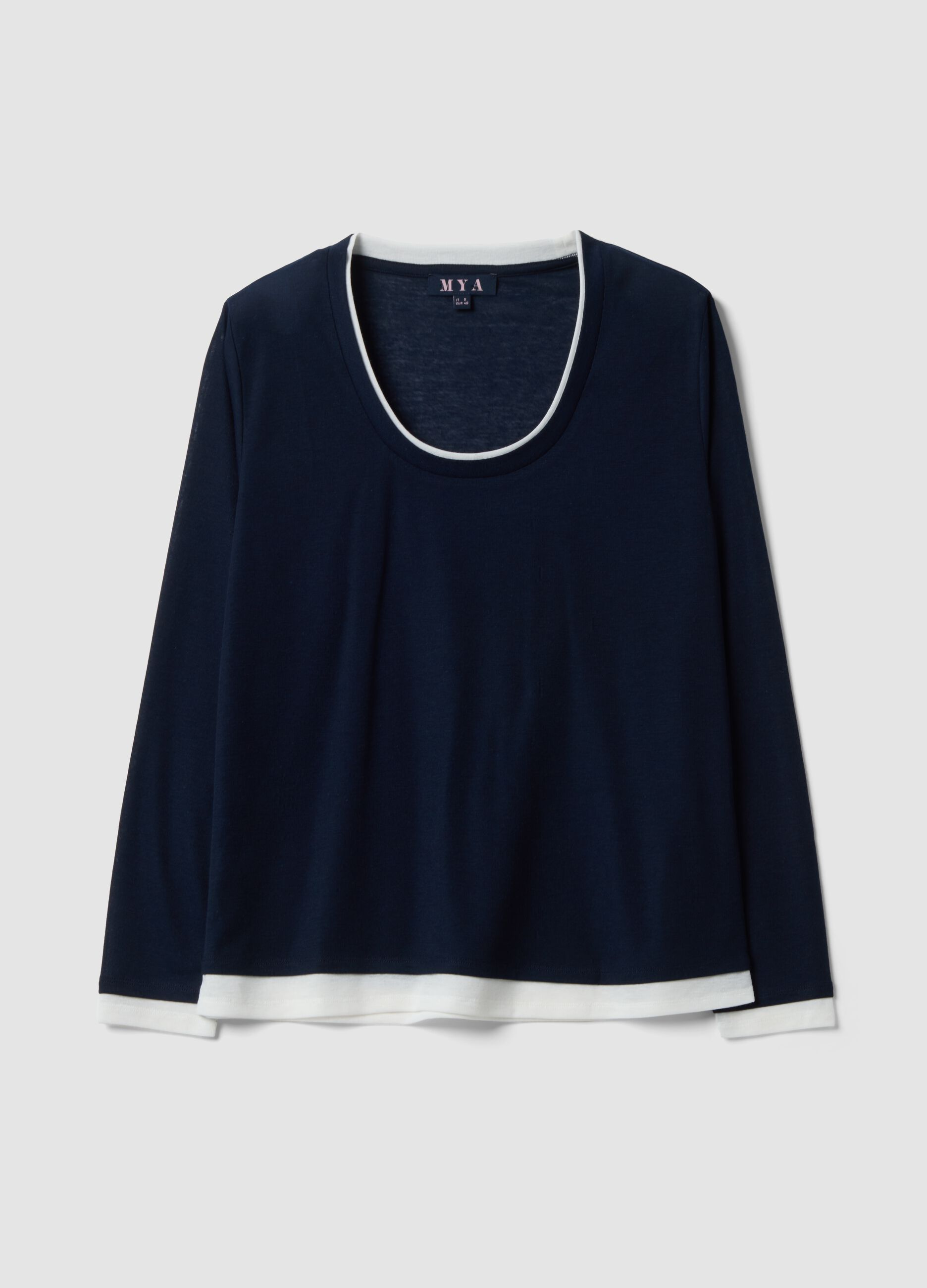 Blaues T-Shirt aus Viskosemix mit wei&szlig;em Kontrast-Rundhalsausschnitt, Regular Fit