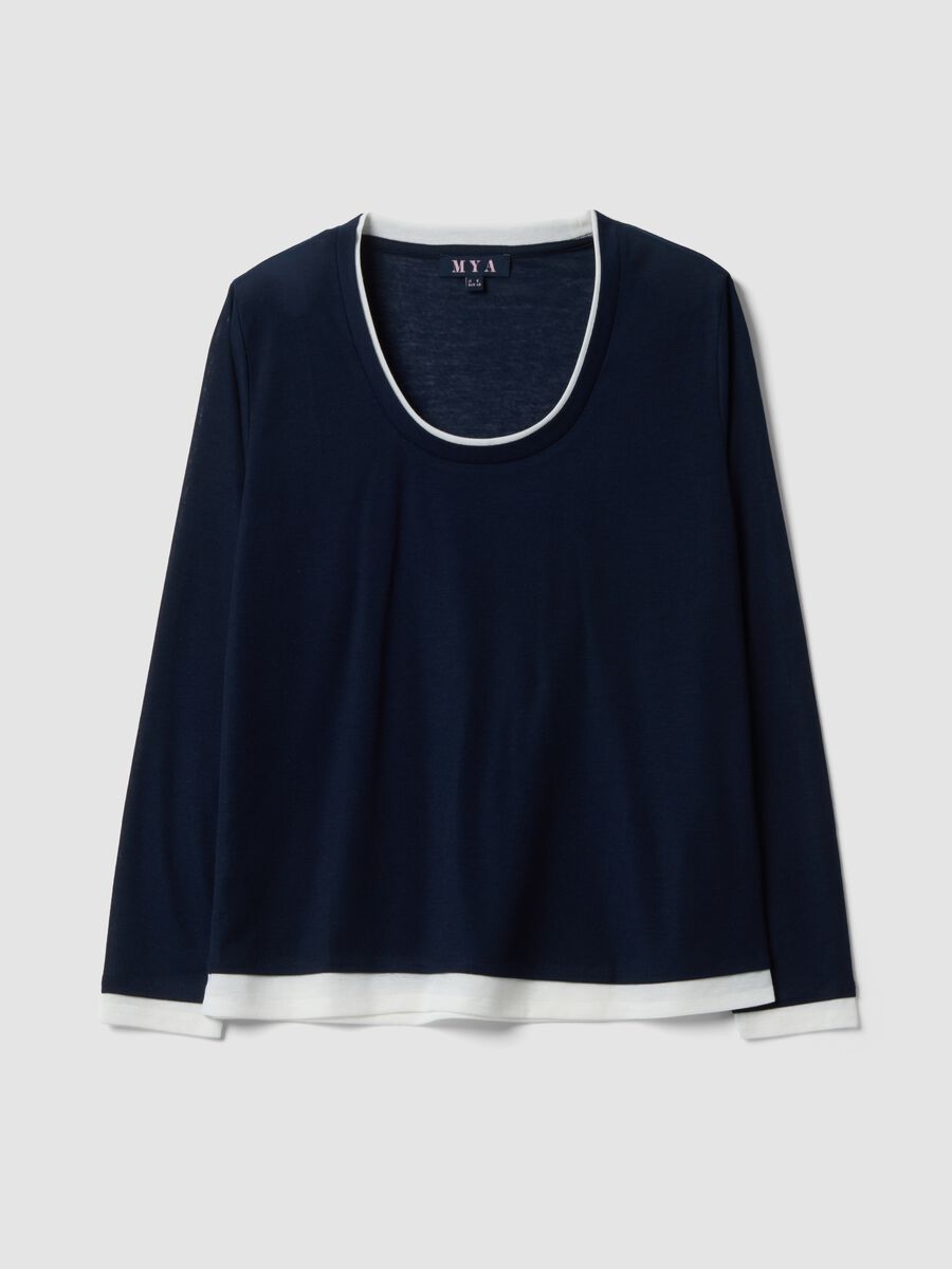 Blaues T-Shirt aus Viskosemix mit wei&szlig;em Kontrast-Rundhalsausschnitt, Regular Fit_0