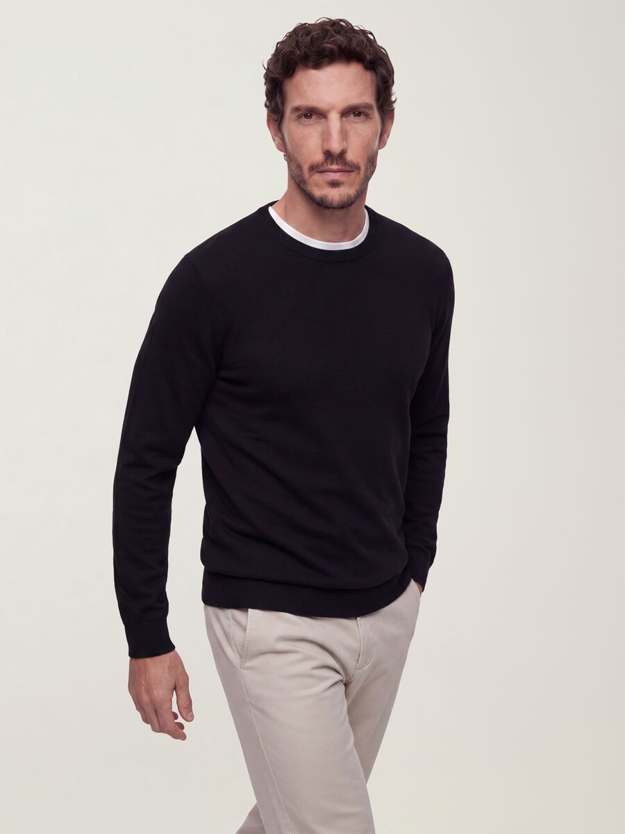 Black crew-neck viscose-blend jumper, regular fit_0