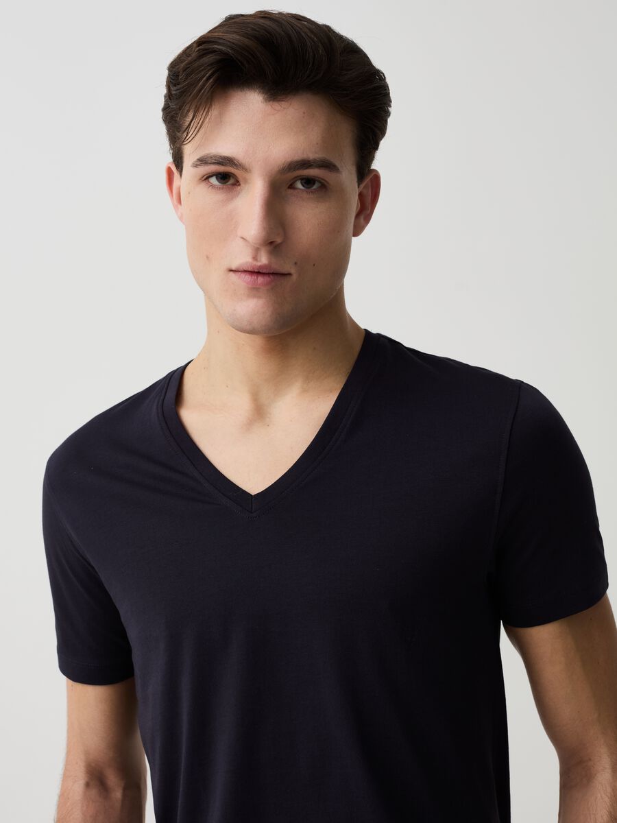 Two-pack undershirts with V neck_2