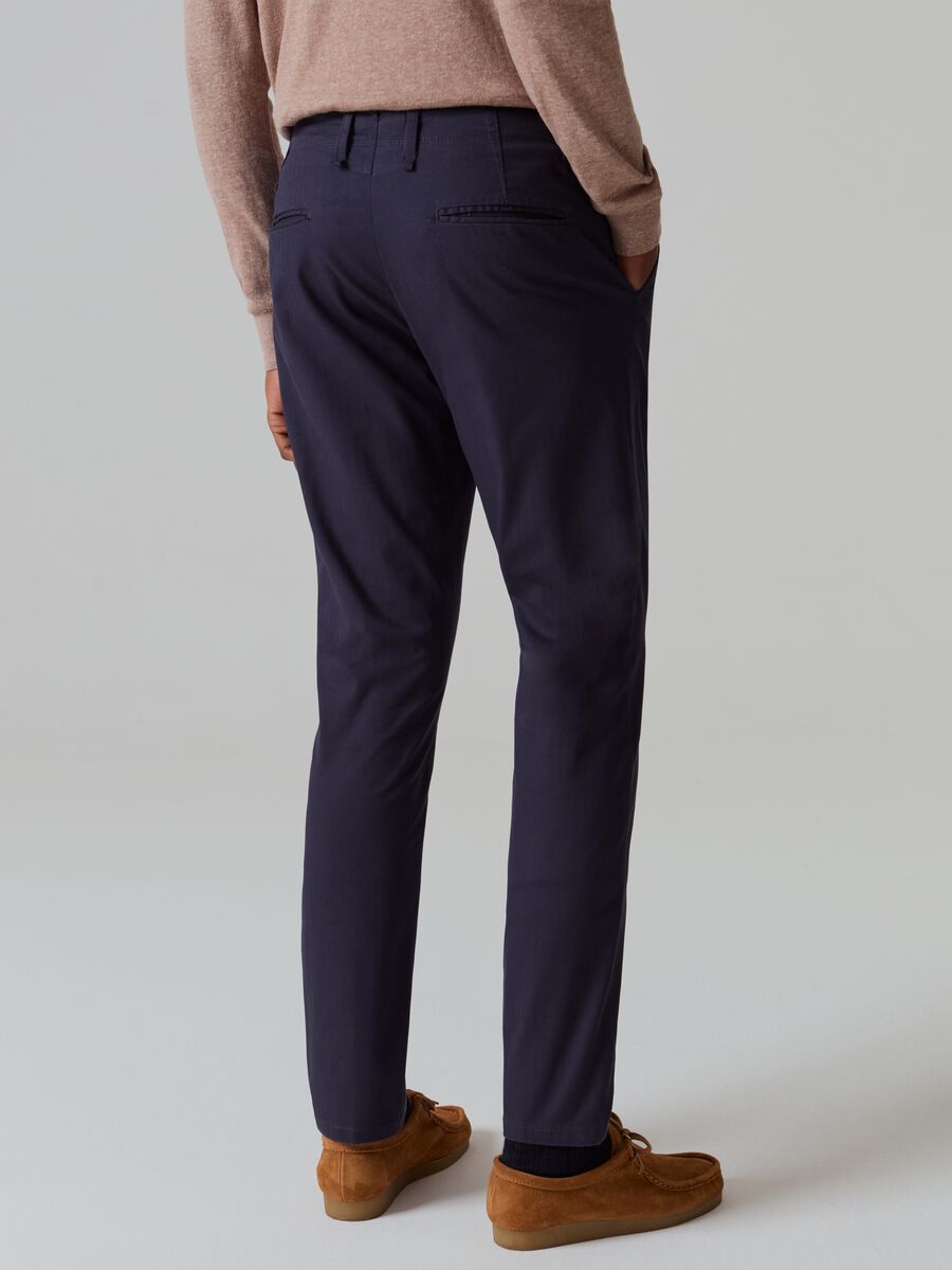 Pantalone chino slim fit in cotone stretch_2