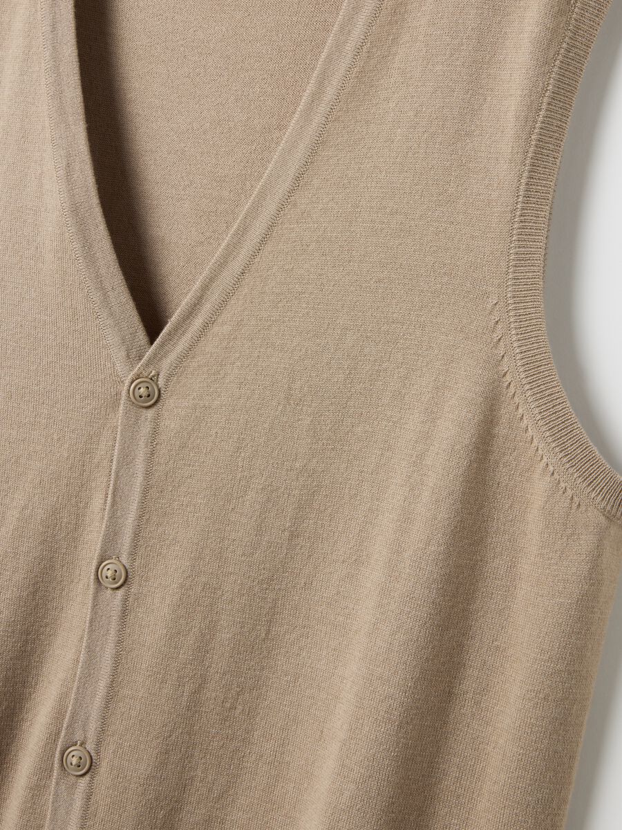Beige deep V cotton-blend waistcoat with regular fit and buttons_5