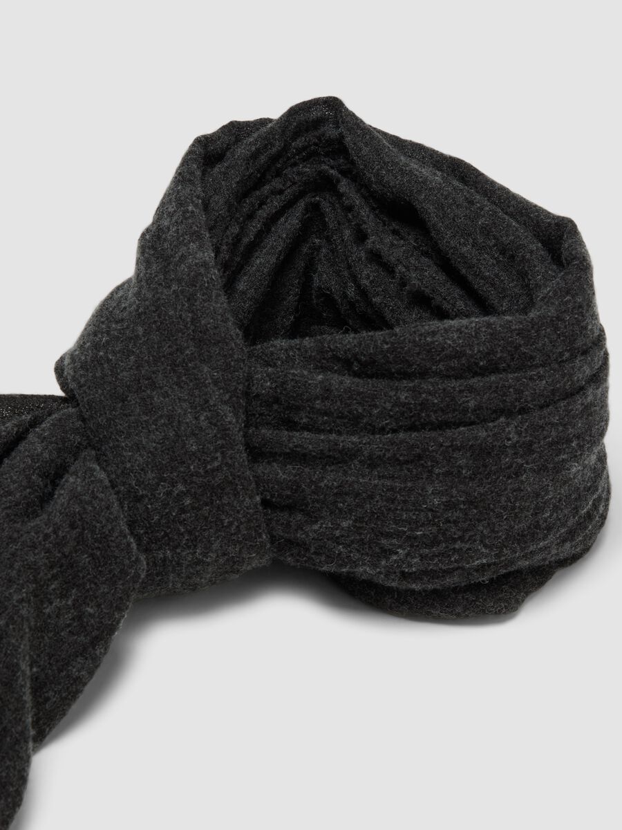 Black wool-blend scarf with fringed edges_1
