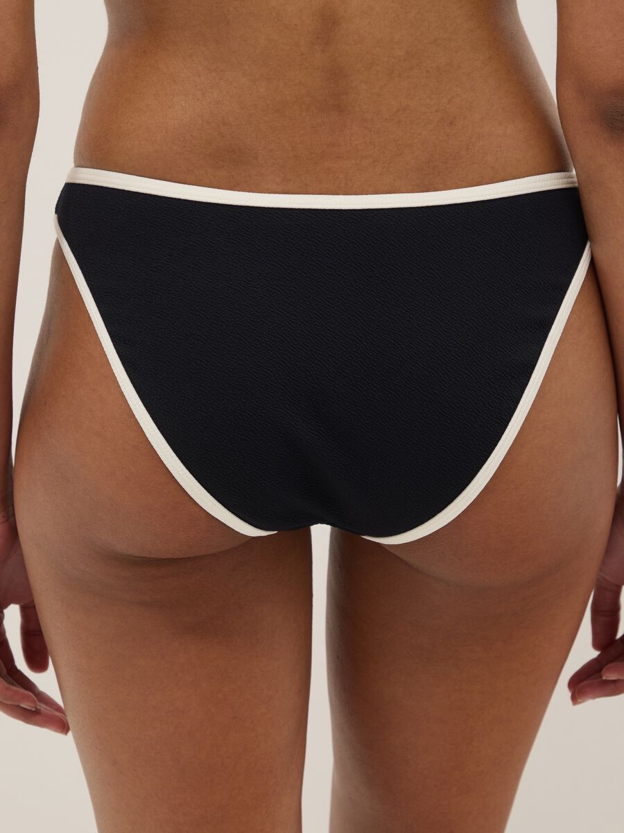 Slip de bain noir stretch avec liser&eacute;s blancs_3