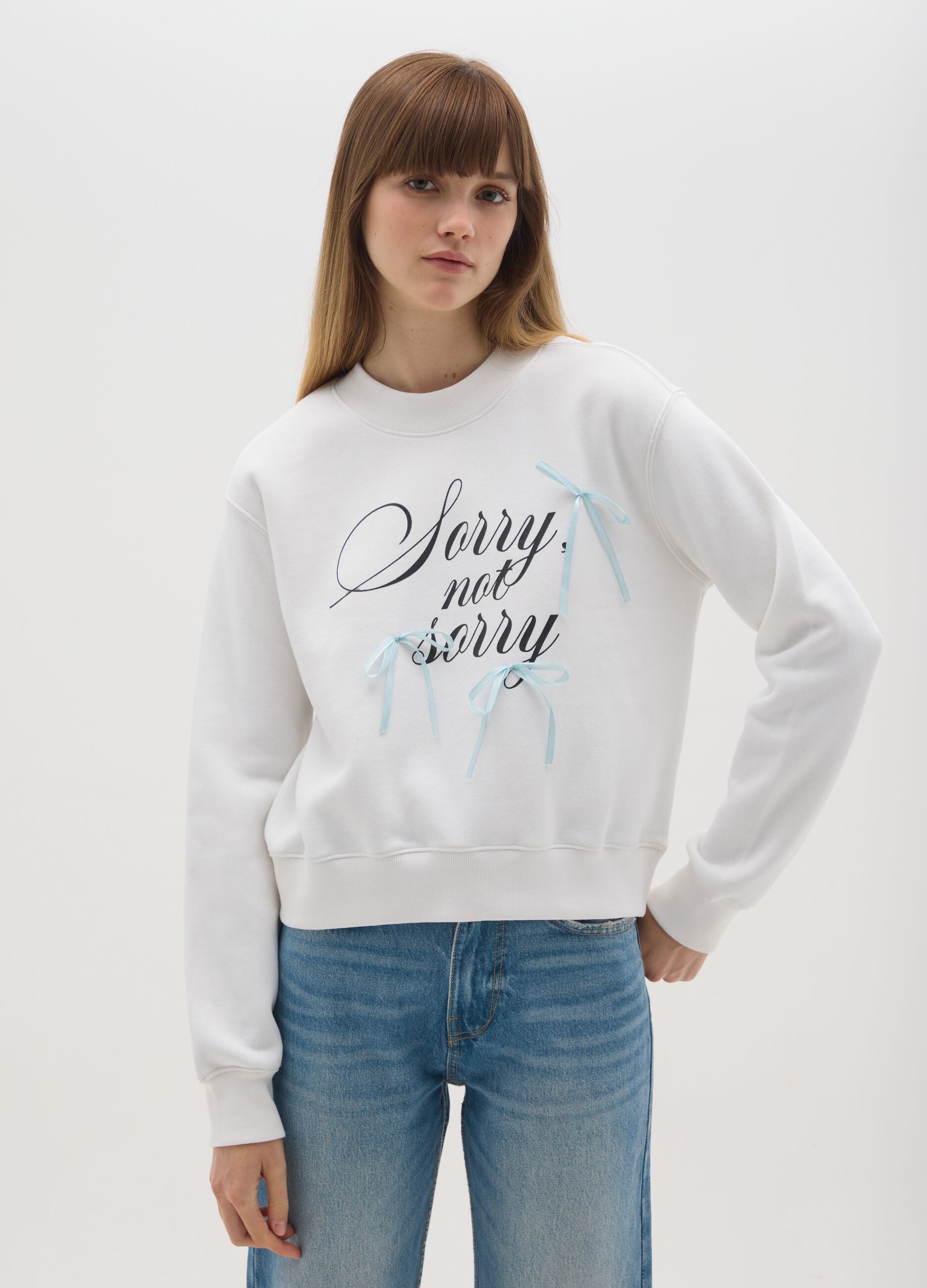 White cotton blend sweatshirt with regular fit crew neck
