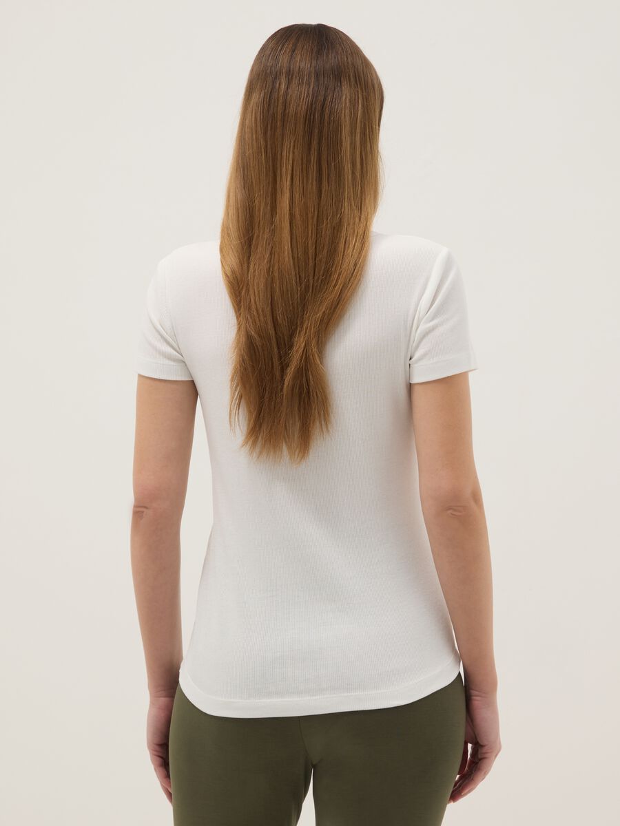 White maternity t-shirt with V-neck in stretchy cotton and modal_2