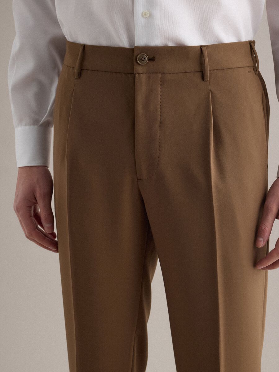 Brown slim fit elegant trousers with elastic waistband_3