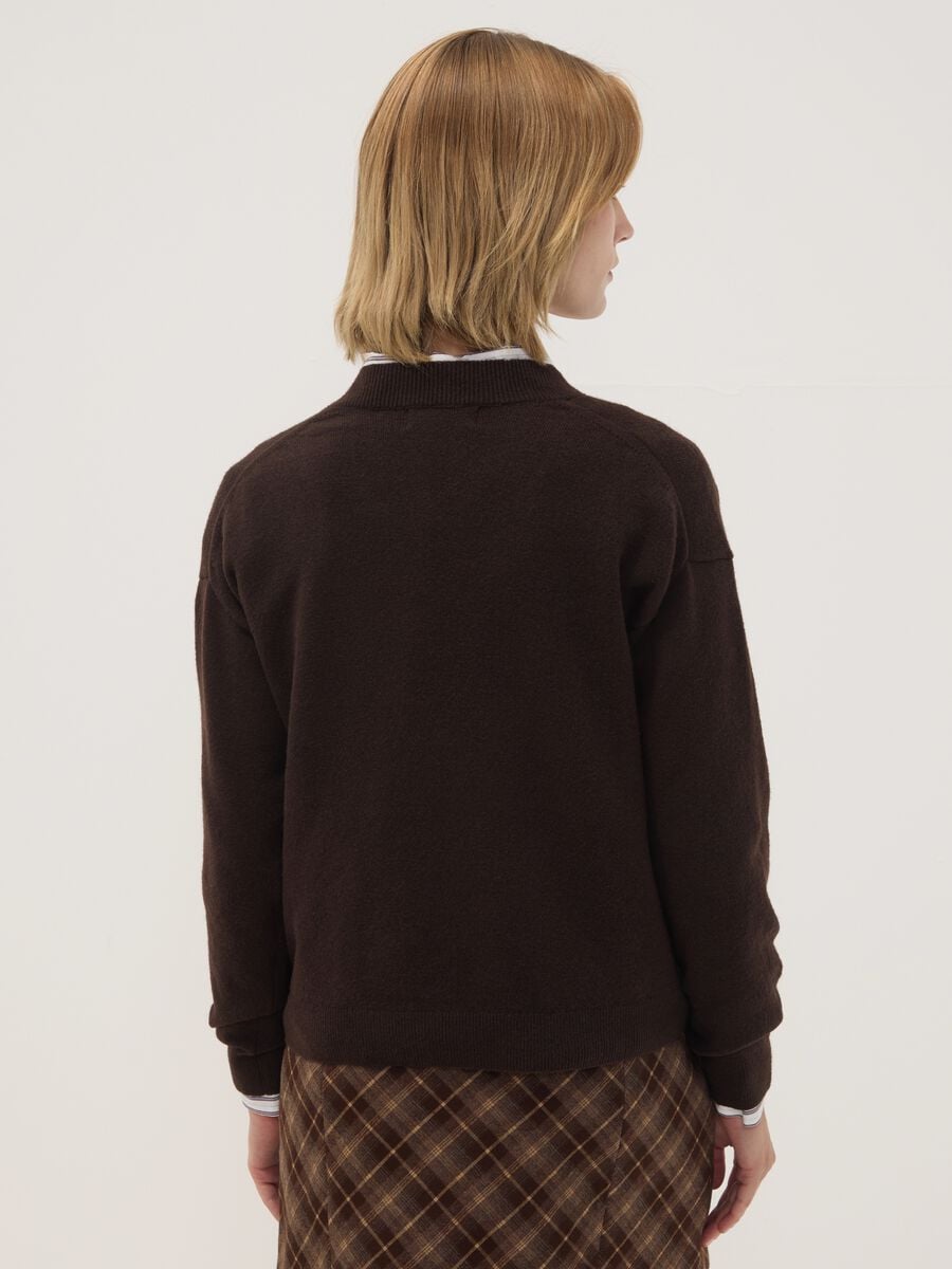 Brown stretch wool jumper with deep V-neck, regular fit_3