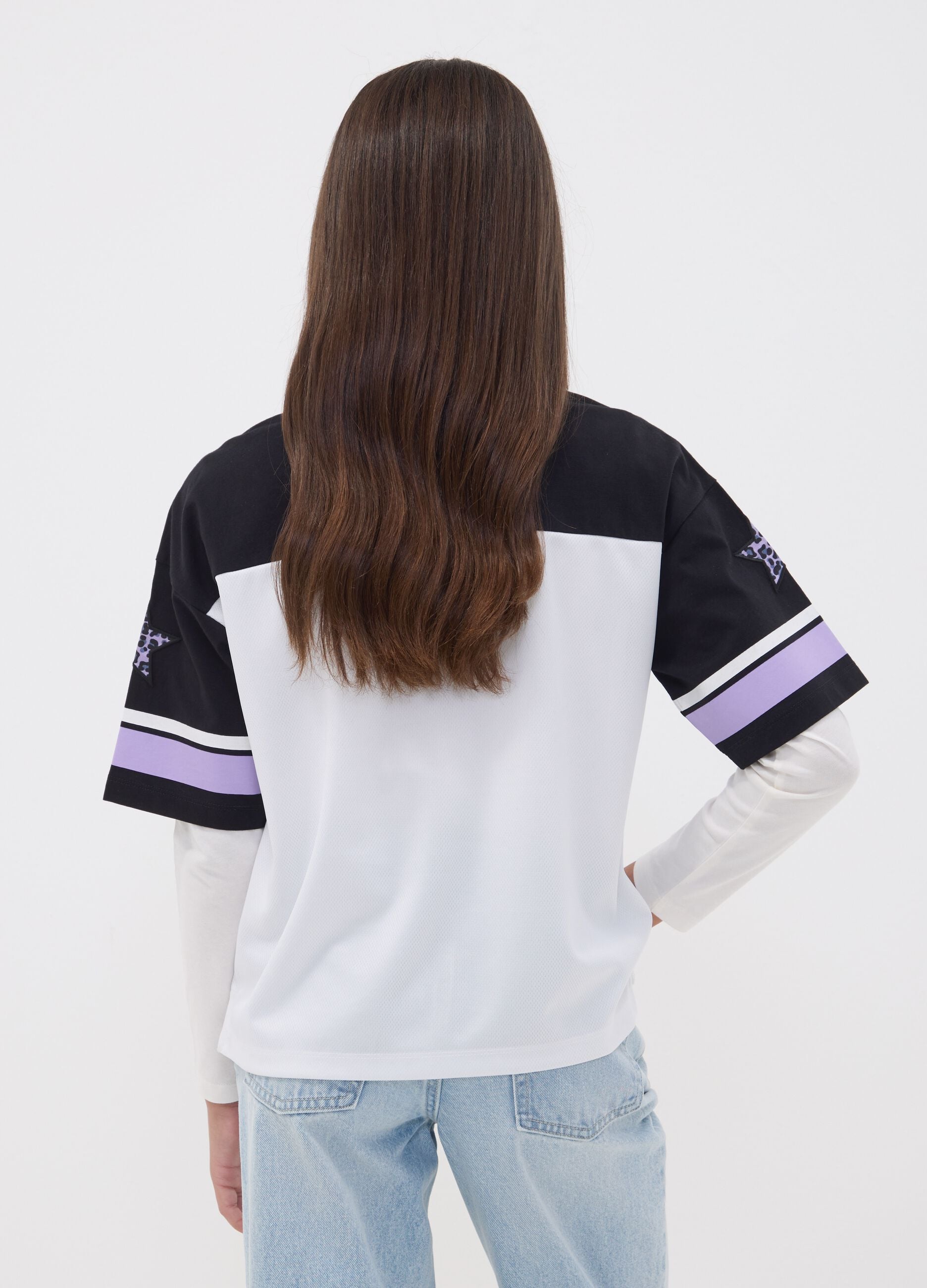 Wei&szlig;-schwarzes Boxy-Fit T-Shirt mit Lilo & Stitch-Motiv f&uuml;r M&auml;dchen