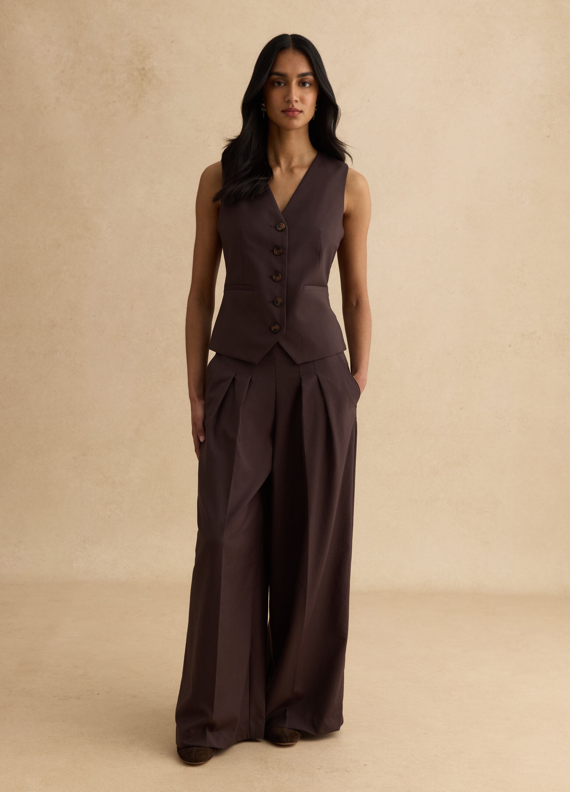 Brown classic waistcoat, regular fit with buttons