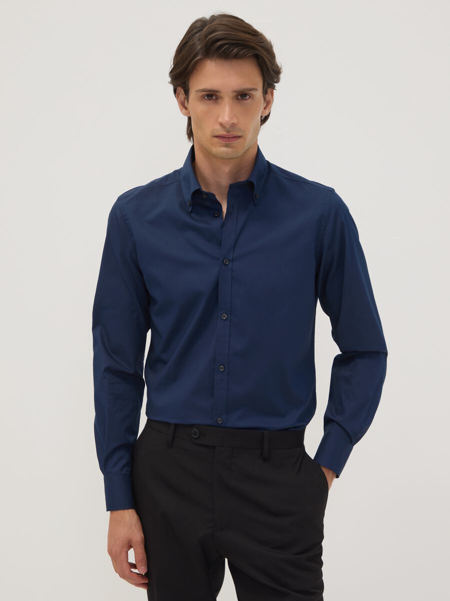 &Mu;&pi;&lambda;&epsilon; &sigma;&tau;&epsilon;&nu;ή &pi;&omicron;&upsilon;&kappa;ά&mu;&iota;&sigma;&omicron; (slim fit) &mu;&epsilon; button-down &gamma;&iota;&alpha;&kappa;ά, &epsilon;ύ&kappa;&omicron;&lambda;&omicron; &sigma;&tau;&omicron; &sigma;&iota;&delta;έ&rho;&omega;&mu;&alpha;_0
