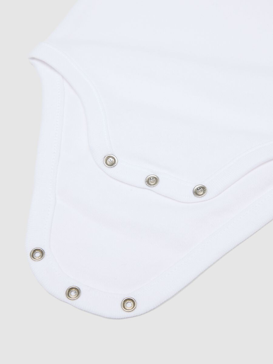 Tripack sleeveless bodysuits in pure cotton multicolour for baby girls_2