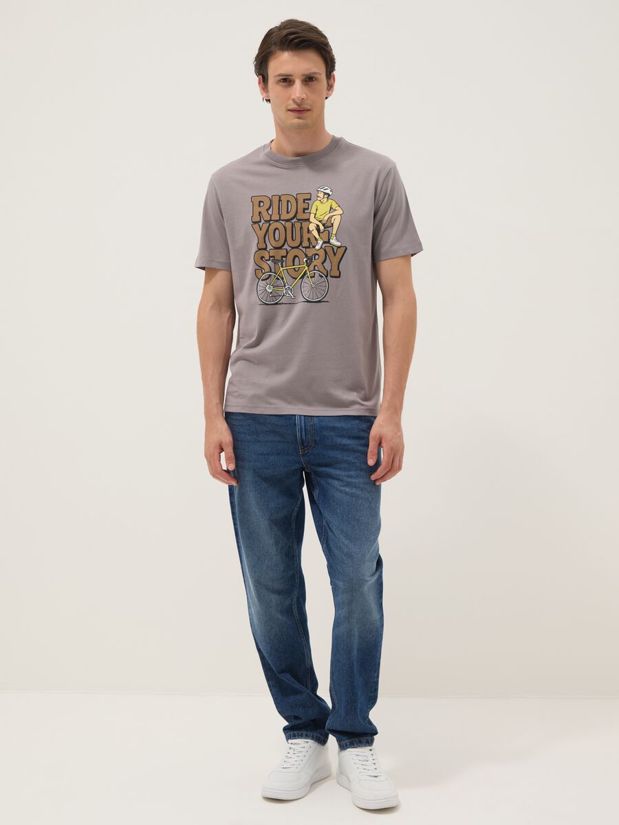 Graues T-Shirt aus reiner Baumwolle mit Frontprint, Regular Fit_1