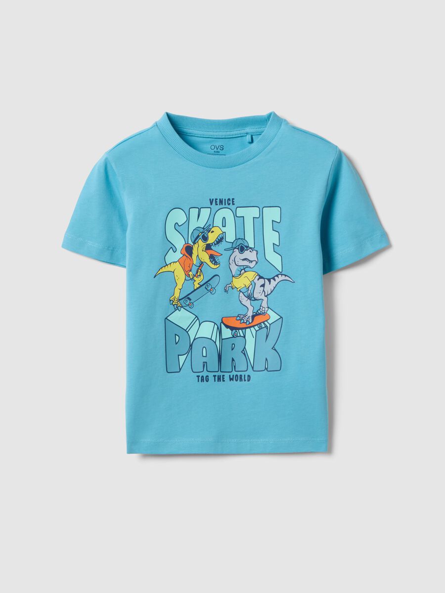 T-shirt in puro cotone azzurra da bambino oversize fit con dinosauri_0