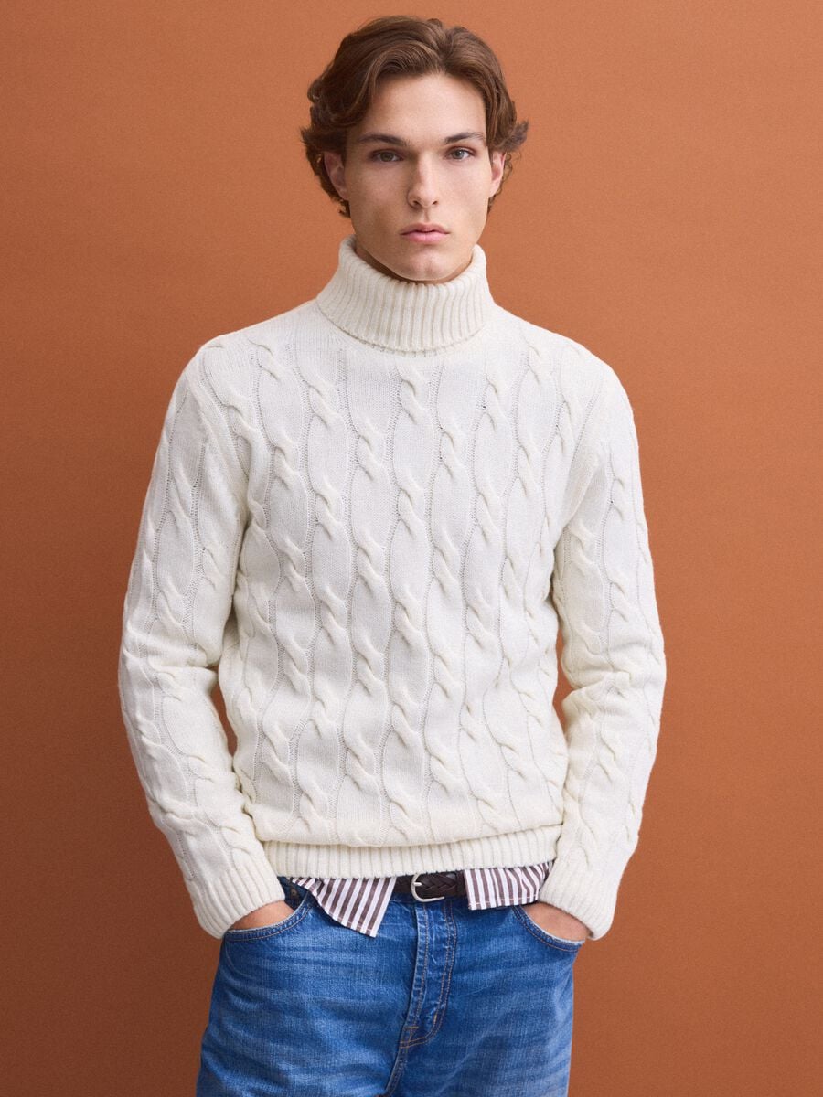 White wool-blend cable-knit turtleneck jumper, regular fit_0