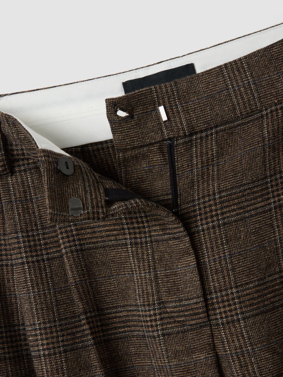 Pantaloni marroni wide leg in viscosa elasticizzata a quadri_5