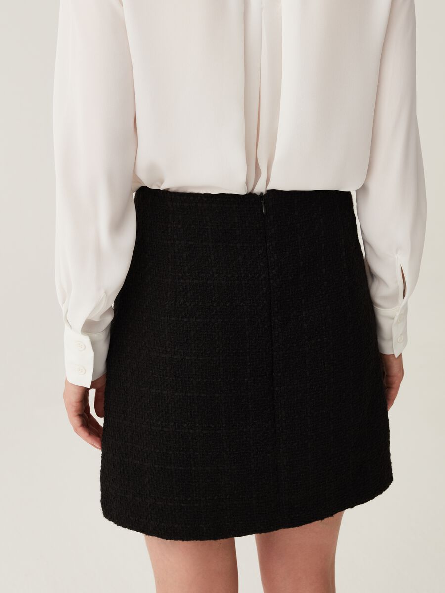 Minifalda de tweed con botones decorativos_2