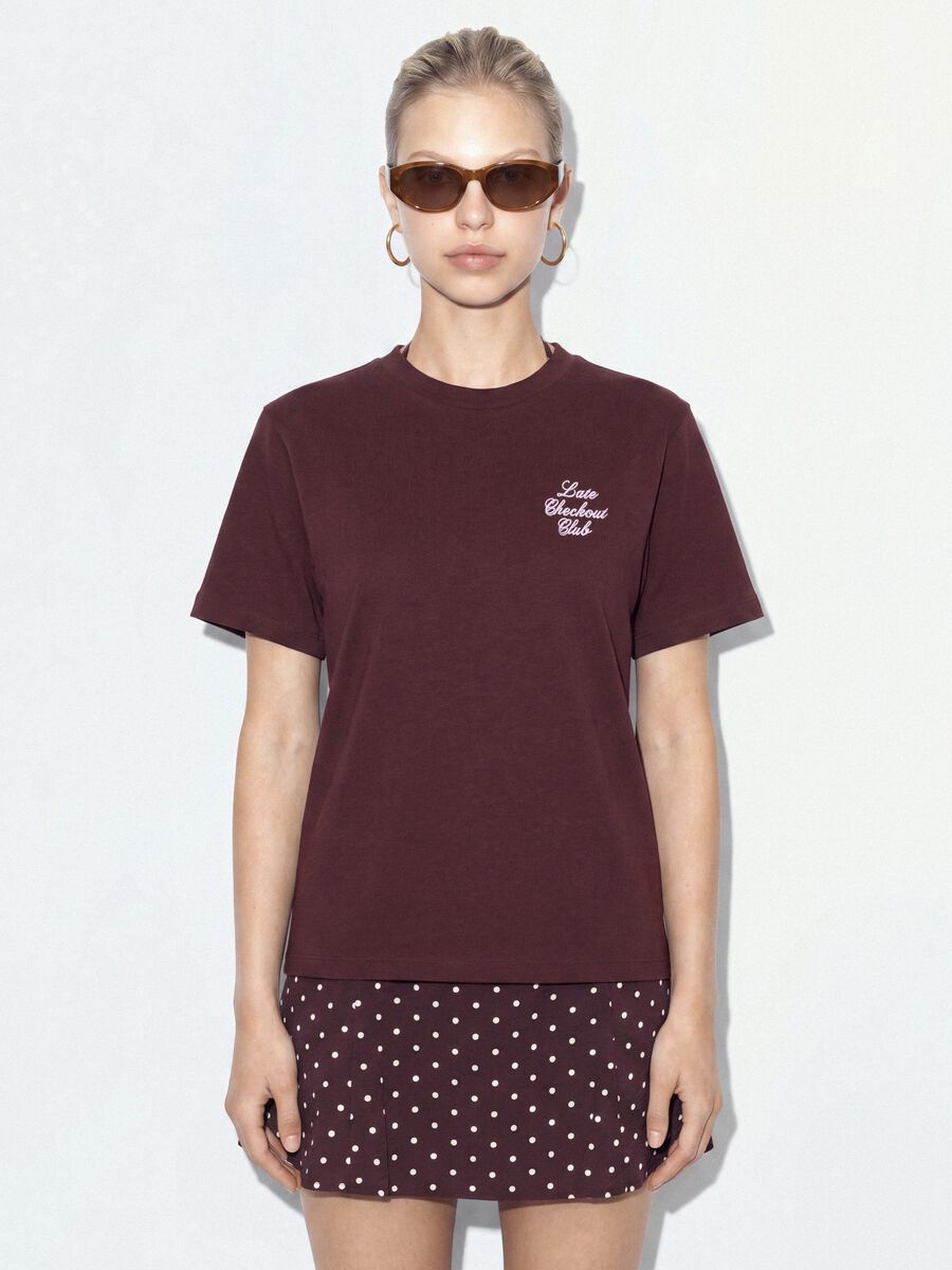 Brown relaxed-fit pure cotton T-shirt with embroidered slogan_0