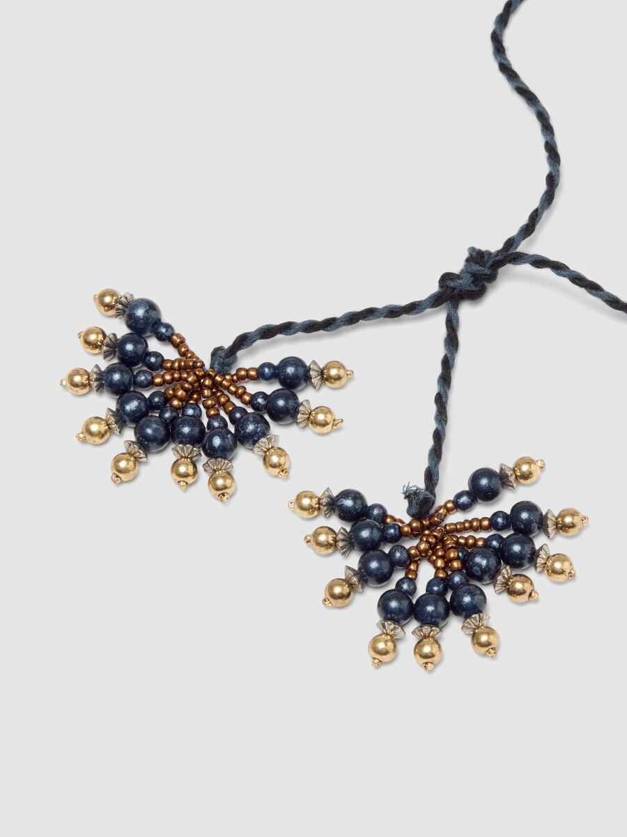 Collana blu scuro a tre fili con perline_2