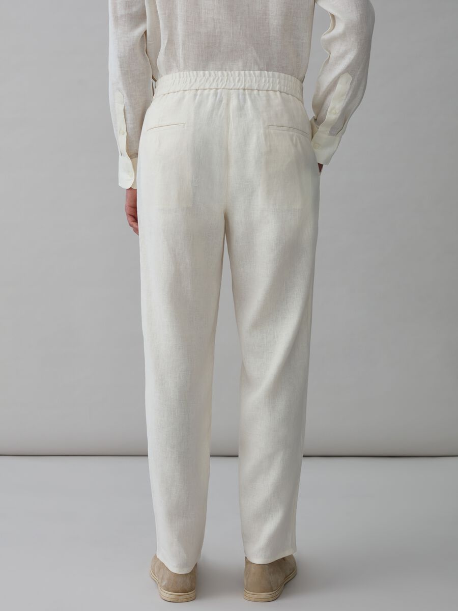 Contemporary trousers in linen_2