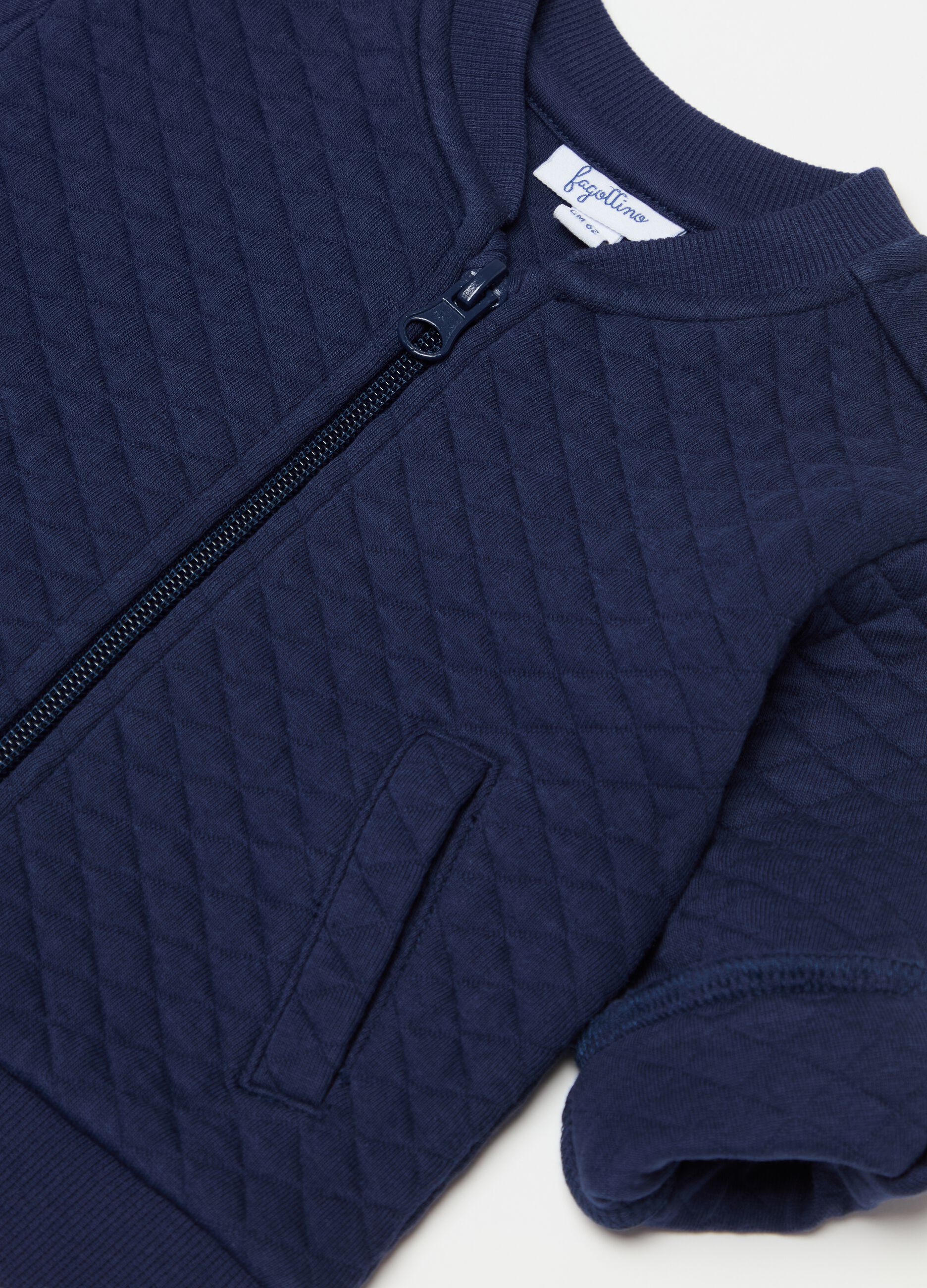 Full-zip sweatshirt with diamond quilting and pockets