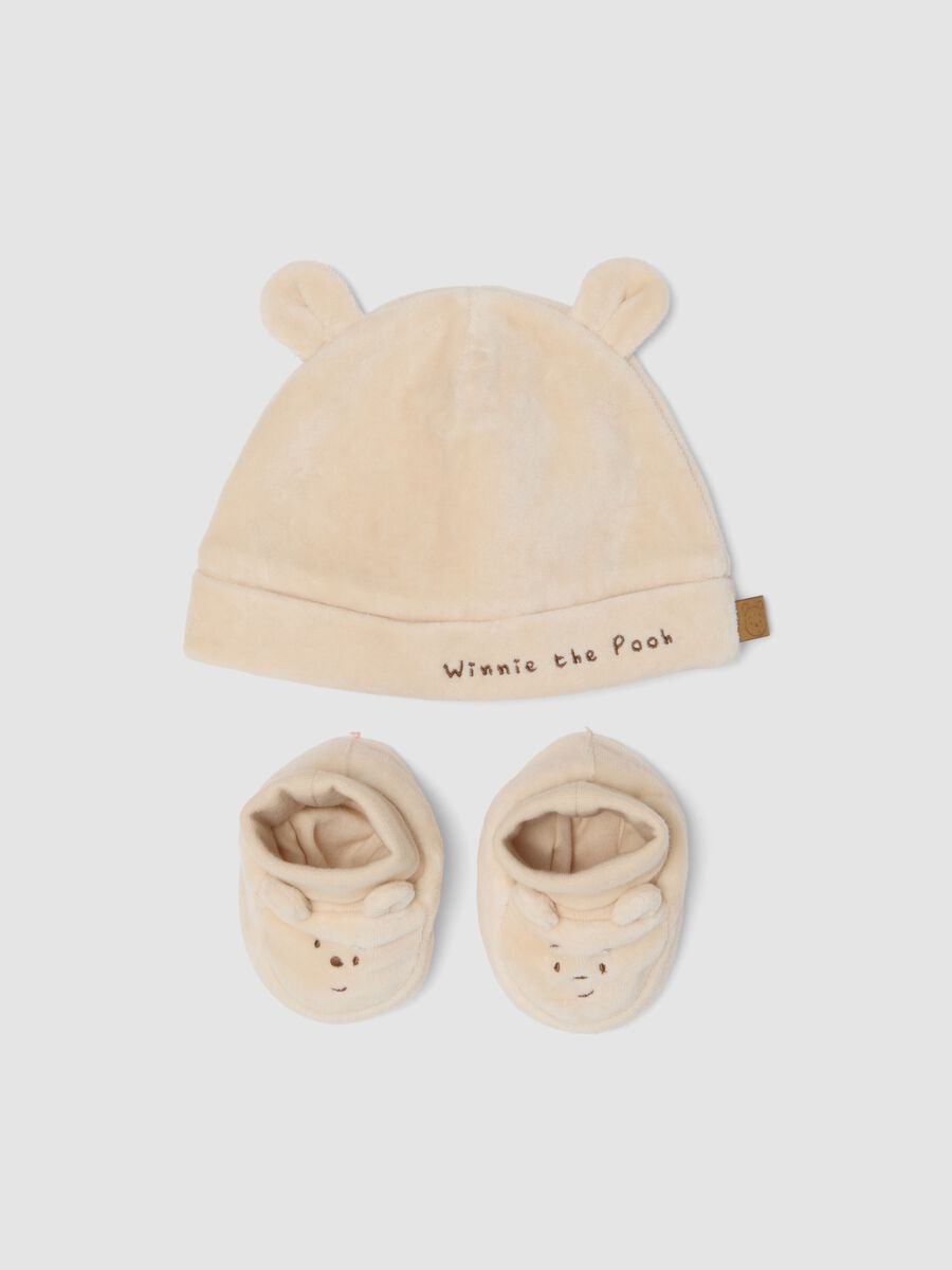 Set beige con gorrito y patucos en puro algod&oacute;n org&aacute;nico Winnie the Pooh_0