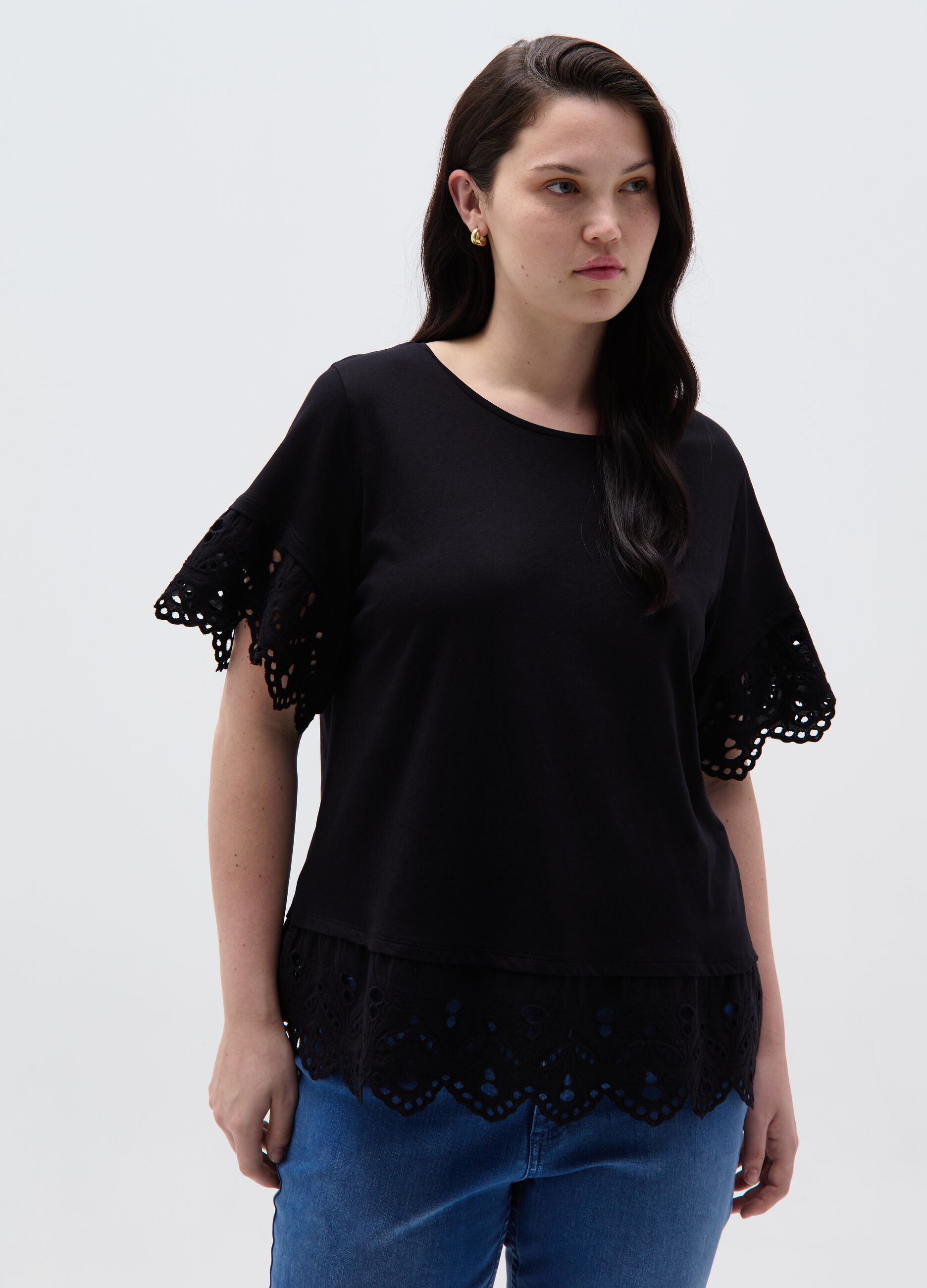 Curvy T-shirt with broderie anglaise frills