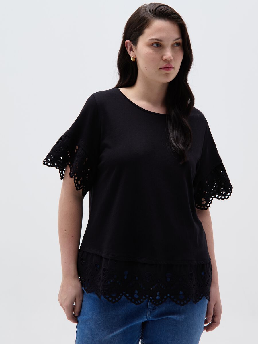 Curvy T-shirt with broderie anglaise frills_0