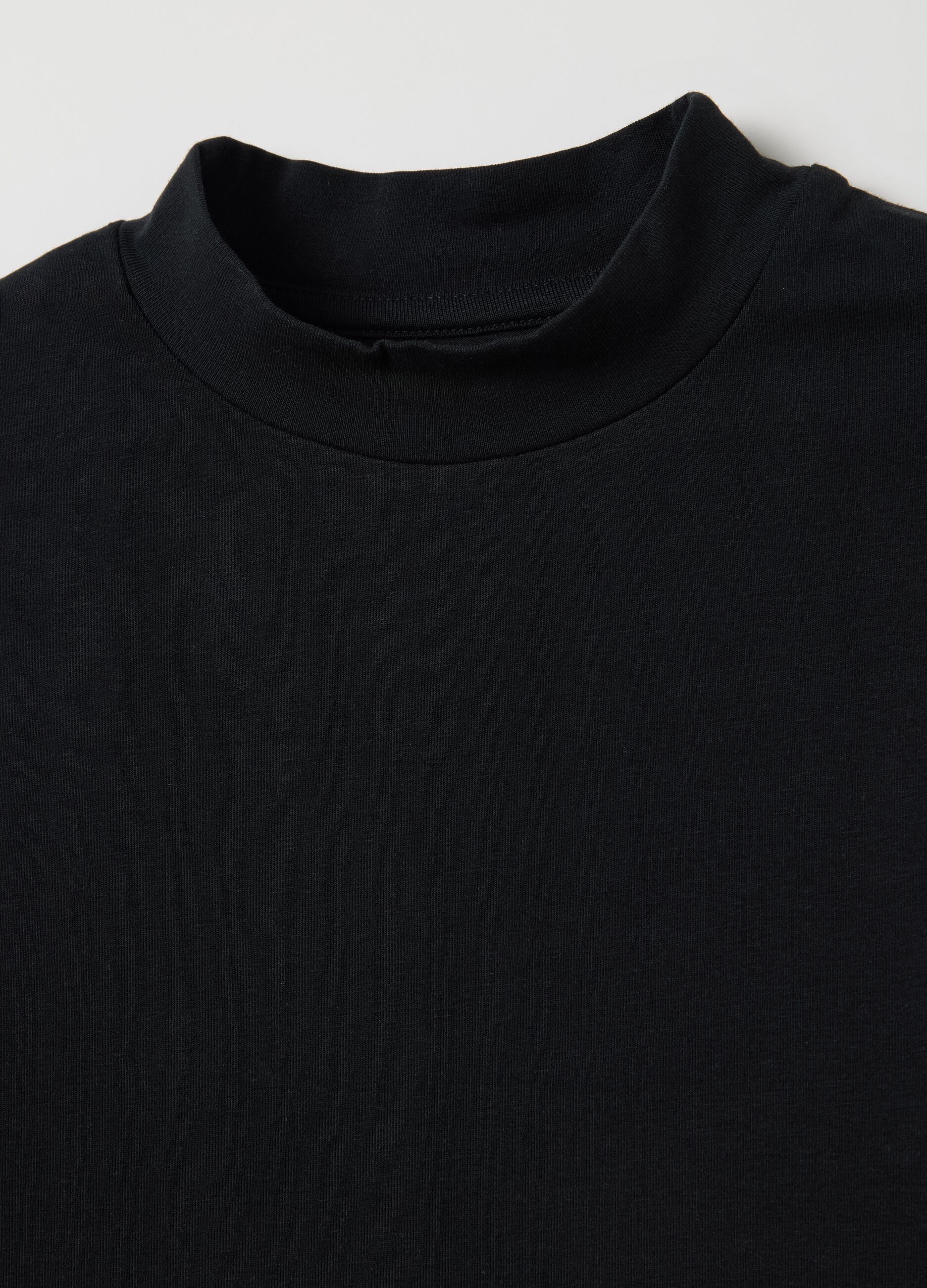 &Mu;&alpha;ύ&rho;&omicron; &Mu;&pi;&lambda;&omicron;&upsilon;&zeta;ά&kappa;&iota; Mock Neck