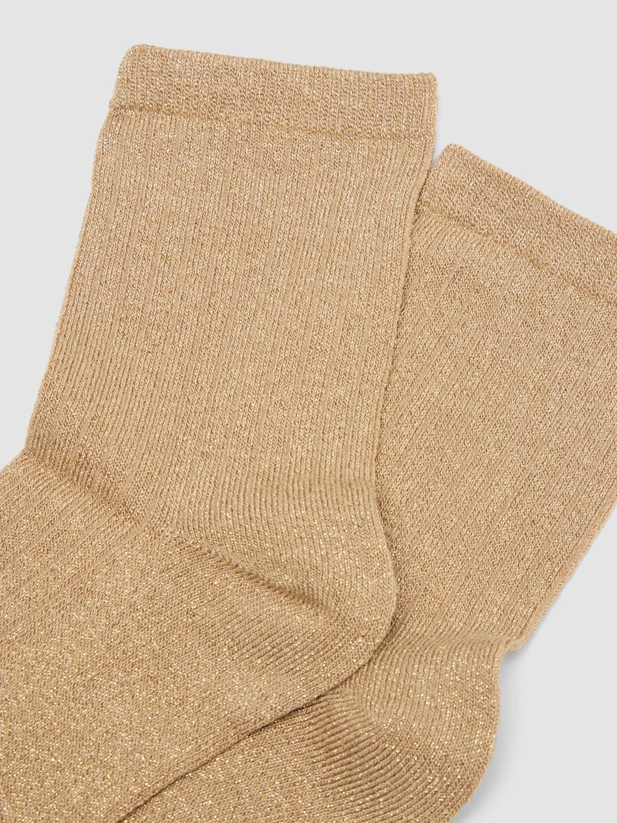 Beige Socken aus Stretchmaterial mit Lurexgarn_2