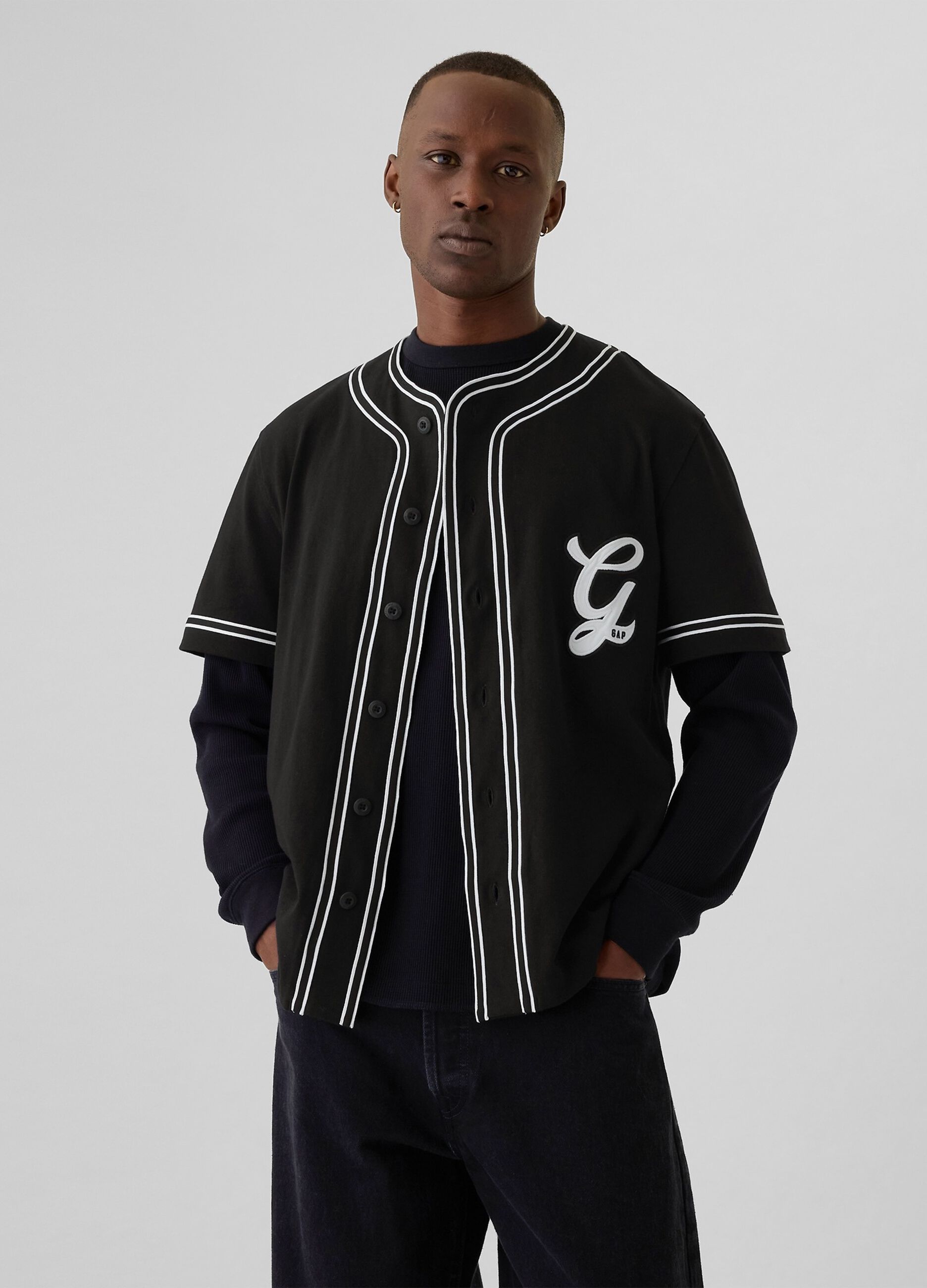 Baseball shirt with striped edging