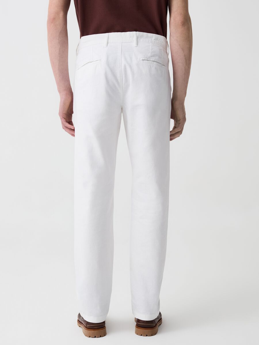 Chino trousers in linen and cotton_2