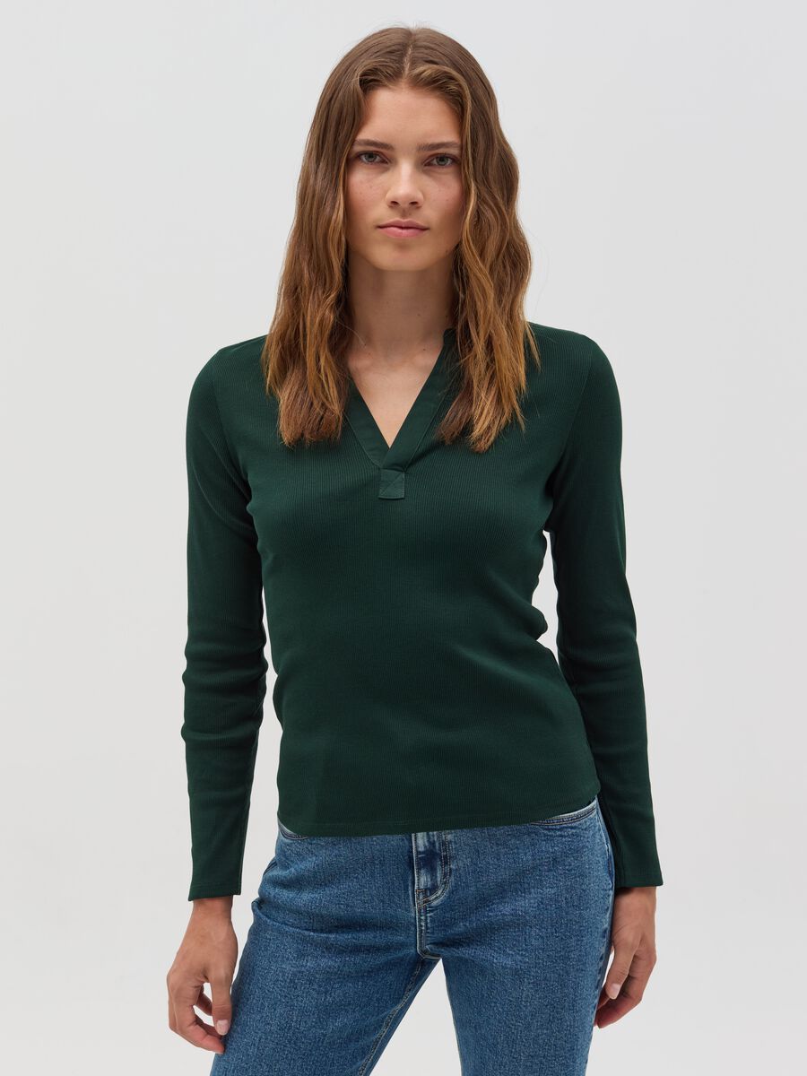 Thin ribbed T-shirt with V neck_0
