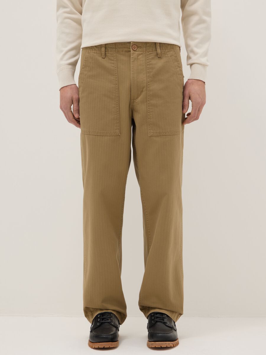 Chino-Hosen aus reiner Baumwolle in Braun mit regul&auml;rer Passform_1