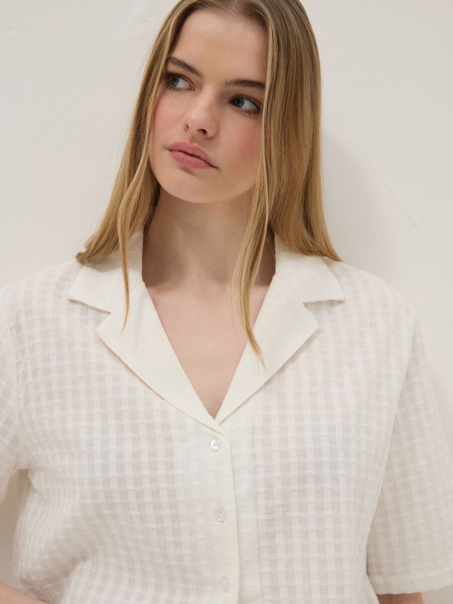 &Lambda;&epsilon;&upsilon;&kappa;ό &pi;&omicron;&upsilon;&kappa;ά&mu;&iota;&sigma;&omicron; &alpha;&pi;ό 100% &beta;&alpha;&mu;&beta;ά&kappa;&iota; regular fit &mu;&epsilon; &kappa;&alpha;&rho;ό &upsilon;&phi;ή_0