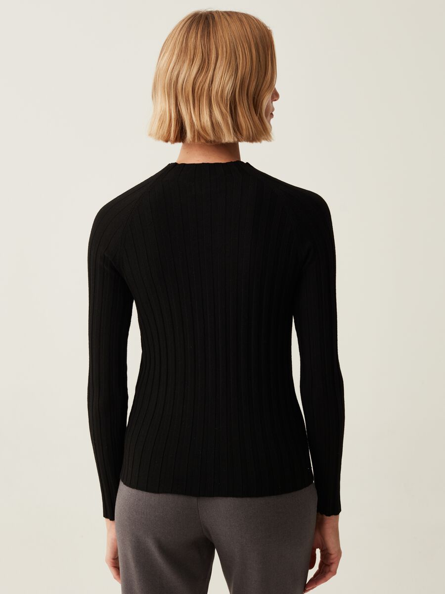 Flat-ribbed top with mock neck_2