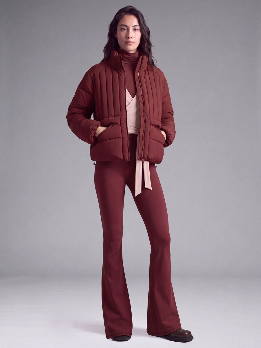 Rote Steppjacke mit Rei&szlig;verschluss und Stehkragen ALTAVIA STUDIO_1